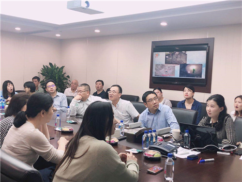 國盛典當(dāng)成功承辦金鐘廣場樓宇聯(lián)合黨委組織的寶玉石鑒賞活動(dòng).jpg